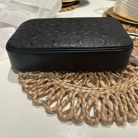 💕 Coach Multifunction Signature Leather Pouch Built In Wallet Bag 👝 NWT!!!♥️💕🎁🛍️ - Picture 8 of 12